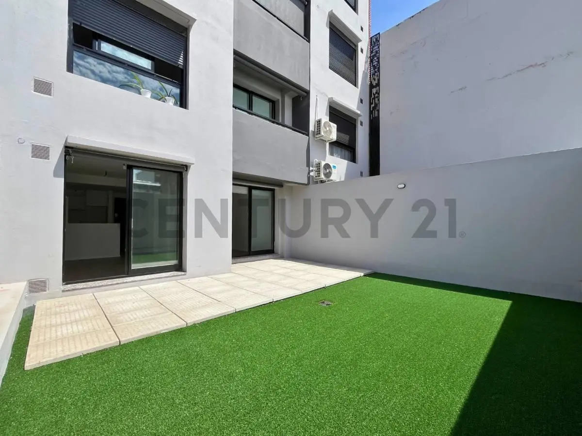 Venta Departamento de 1 Dormitorio con patio exclusivo | Centro, Rosario 2