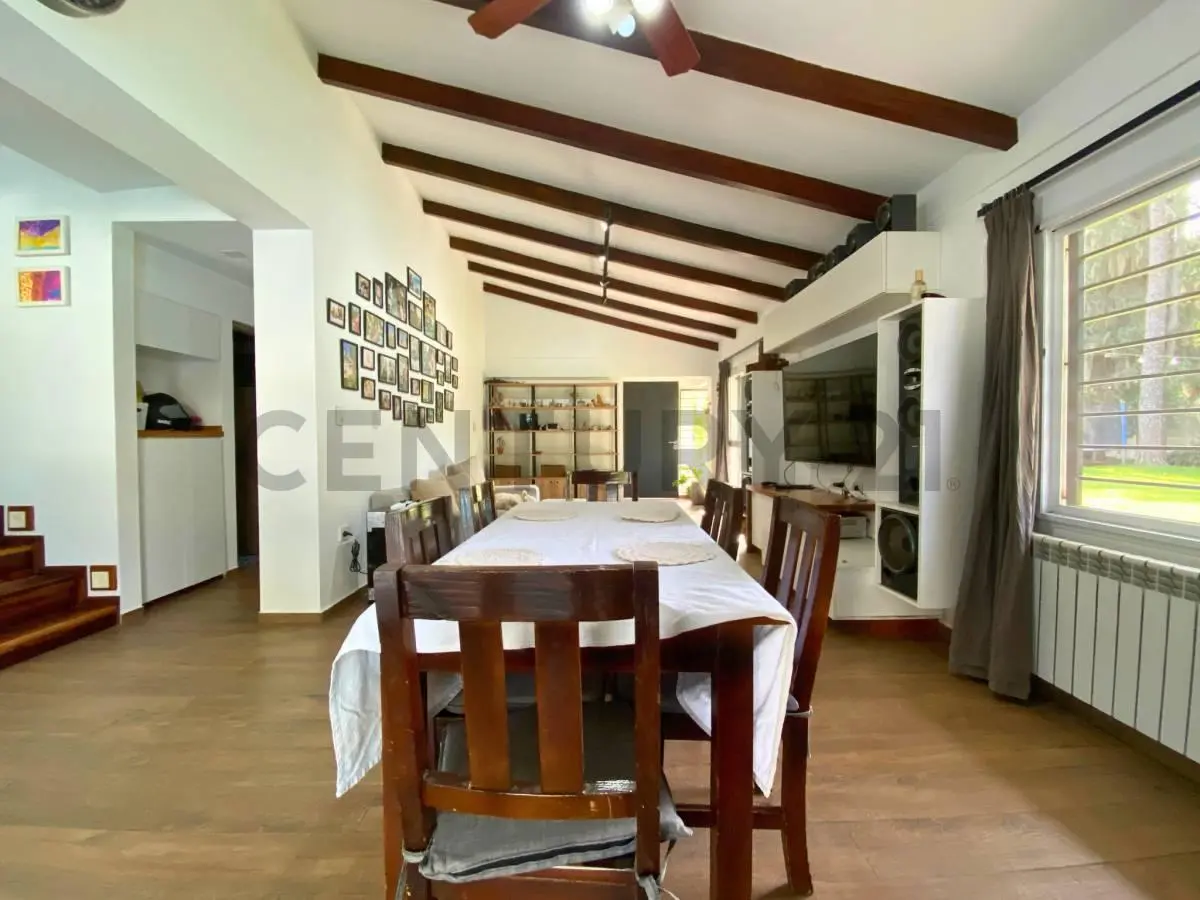 Venta Casa de 3 Dormitorios con jardín y pileta en Zona 6, Funes 4