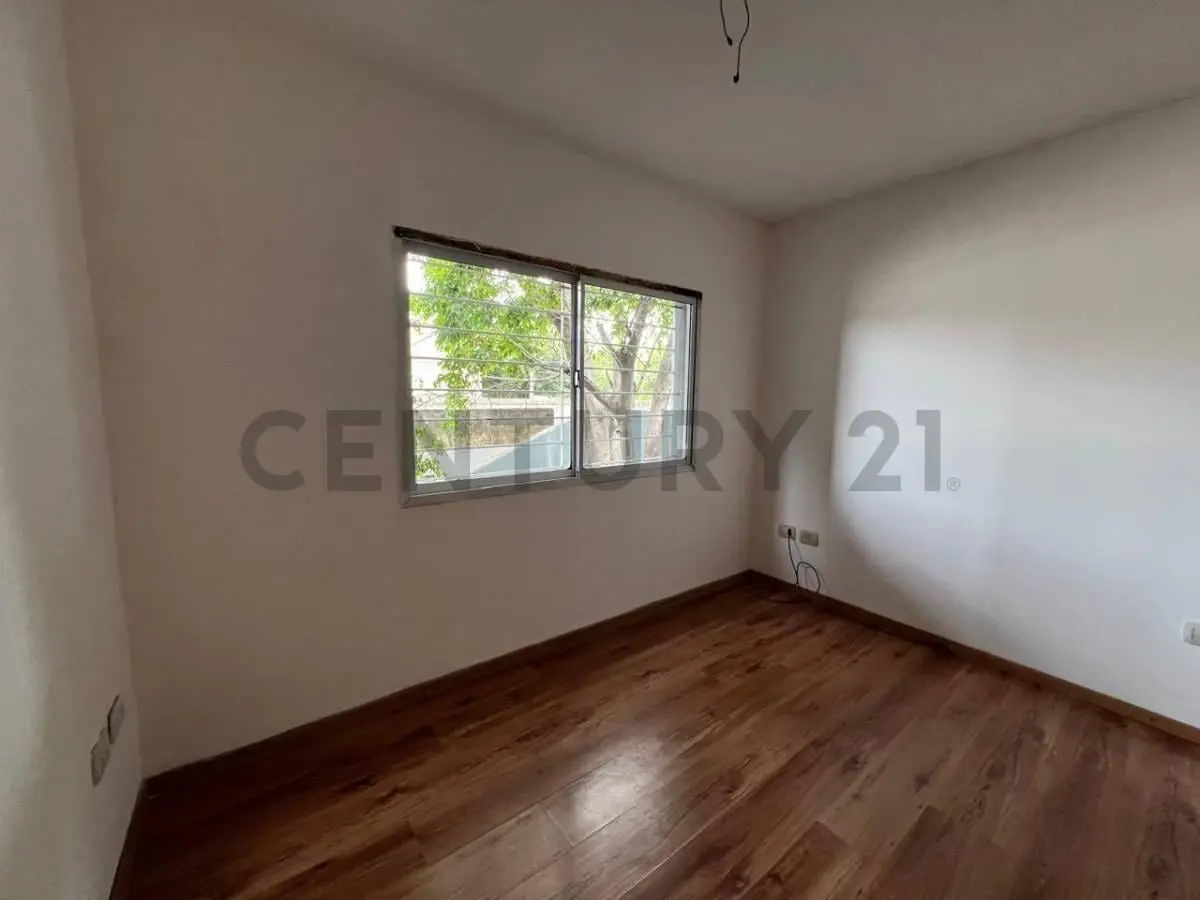 Venta Dúplex de 2 Dormitorios en Remedios Escalada de San Martín, Rosario 3