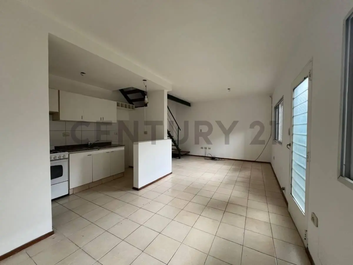 Venta Dúplex de 2 Dormitorios en Remedios Escalada de San Martín, Rosario 5