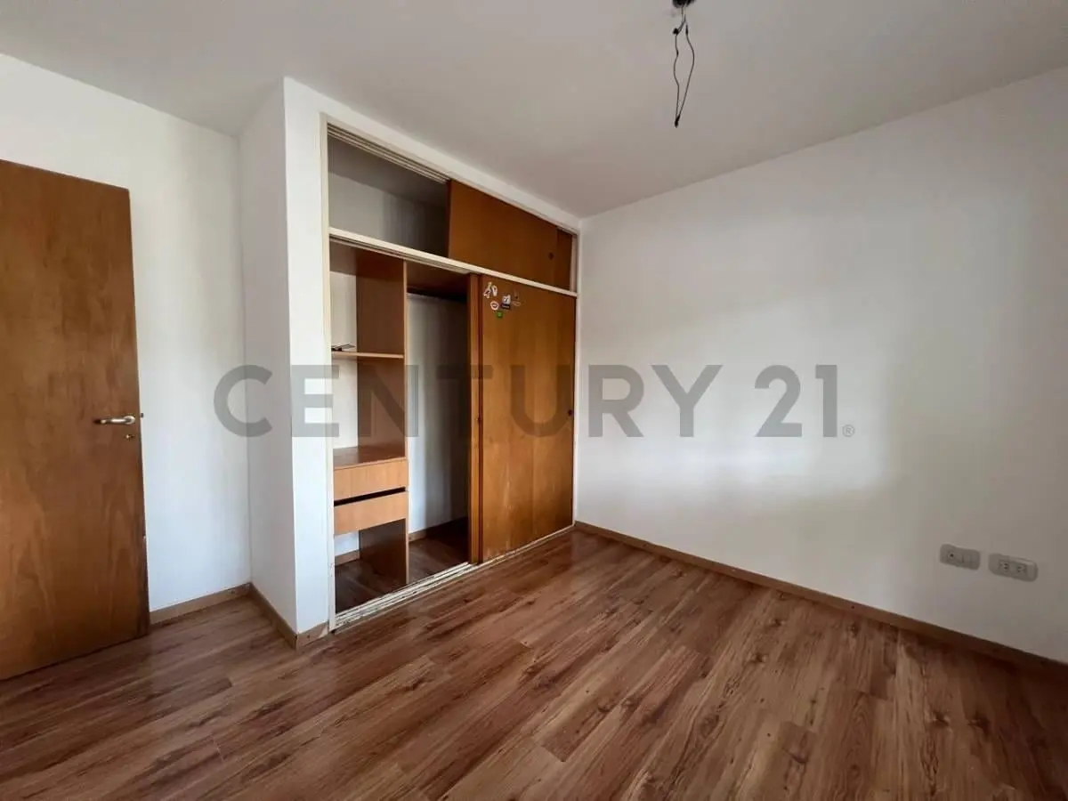 Venta Dúplex de 2 Dormitorios en Remedios Escalada de San Martín, Rosario 4
