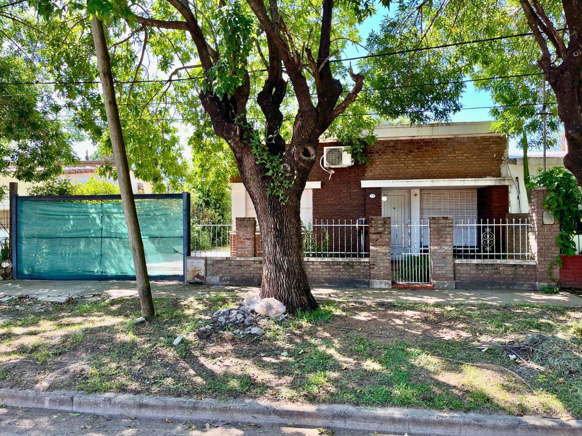 Alquiler Casa amoblada de 2 Dormitorios con jardín y pileta en Roldán