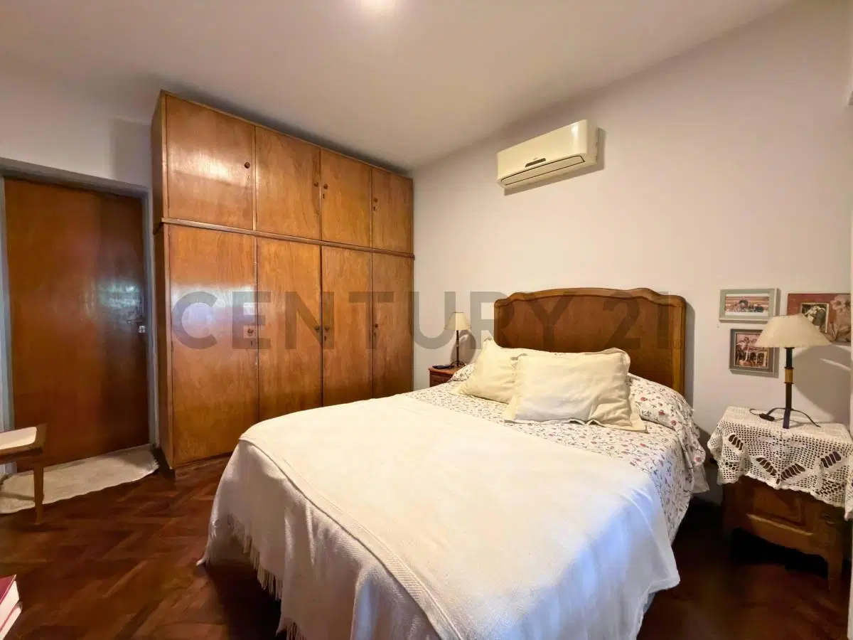 Venta Casa de 3 Dormitorios con cochera, patio y quincho en barrio Belgrano, Rosario 3