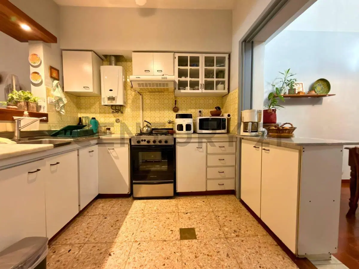 Venta Casa de 3 Dormitorios con cochera, patio y quincho en barrio Belgrano, Rosario 5