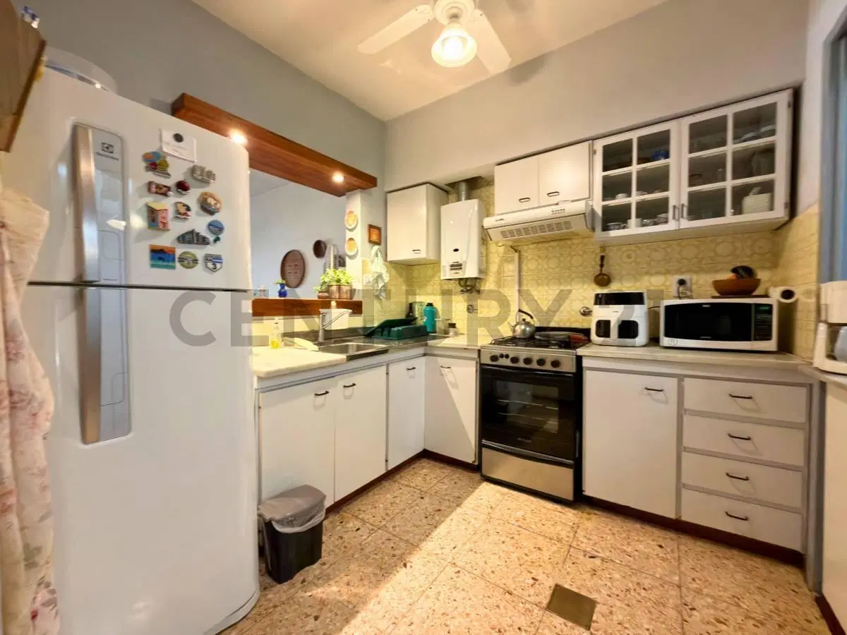 Venta Casa de 3 Dormitorios con cochera, patio y quincho en barrio Belgrano, Rosario 2