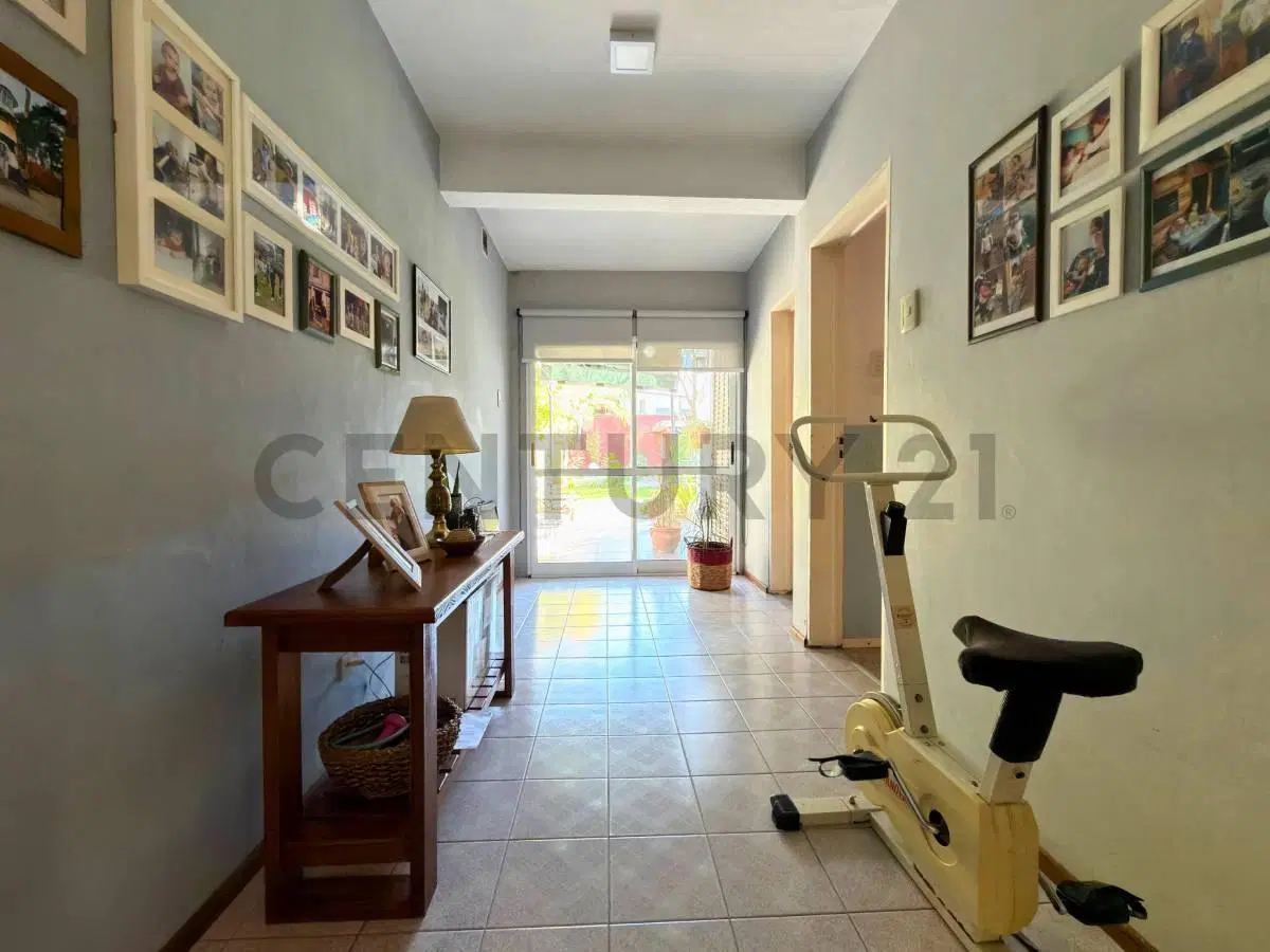 Venta Casa de 3 Dormitorios con cochera, patio y quincho en barrio Belgrano, Rosario 4
