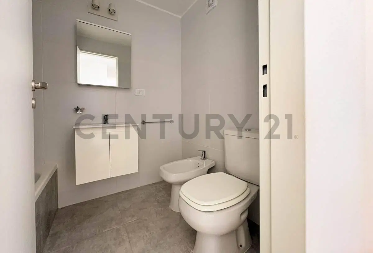 Venta Departamento de 2 Dormitorios con balcón al frente en Lourdes, Rosario 5