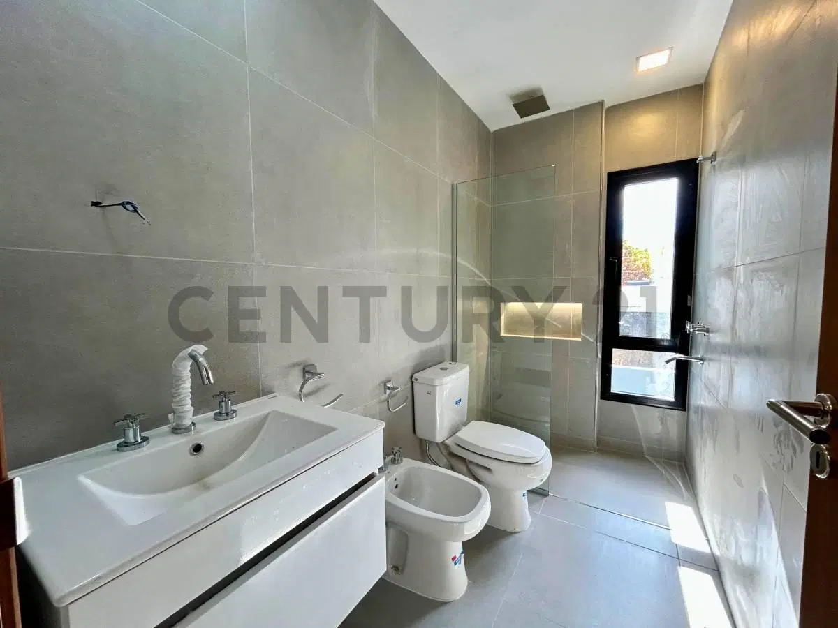 Venta Casa de pasillo de 2 Dormitorios con patio exclusivo en Echesortu, Rosario 5