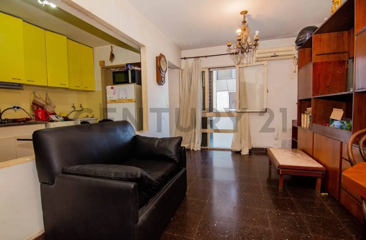Venta Departamento de 2 Dormitorios con balcón al frente en Lourdes, Rosario 5