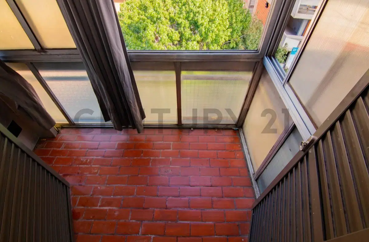 Venta Departamento de 2 Dormitorios con balcón al frente en Lourdes, Rosario 3