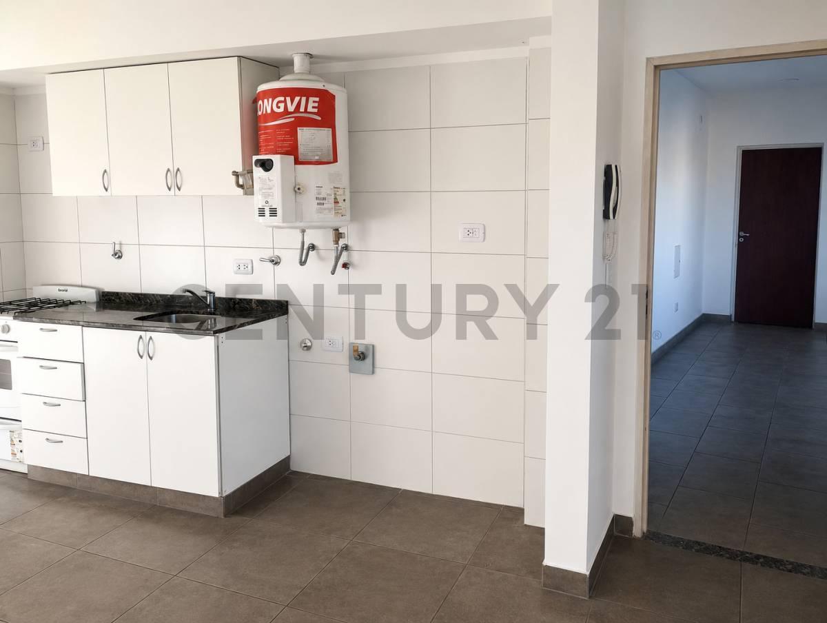 Venta Monoambiente con balcón al frente en Cinco Esquinas, Rosario