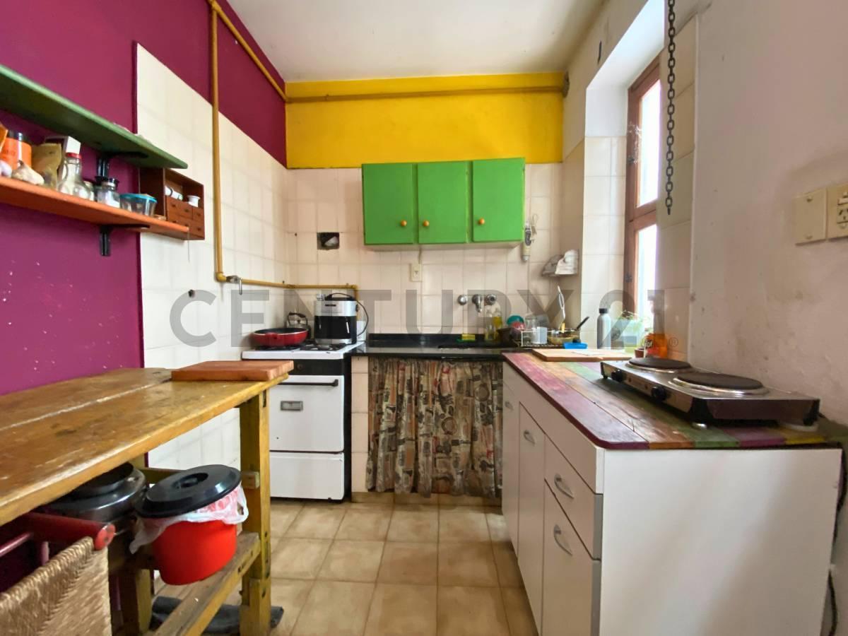 Foto de Casa de pasillo único en PH (A Reciclar) de 2 Dormitorios en Centro, imagen 2