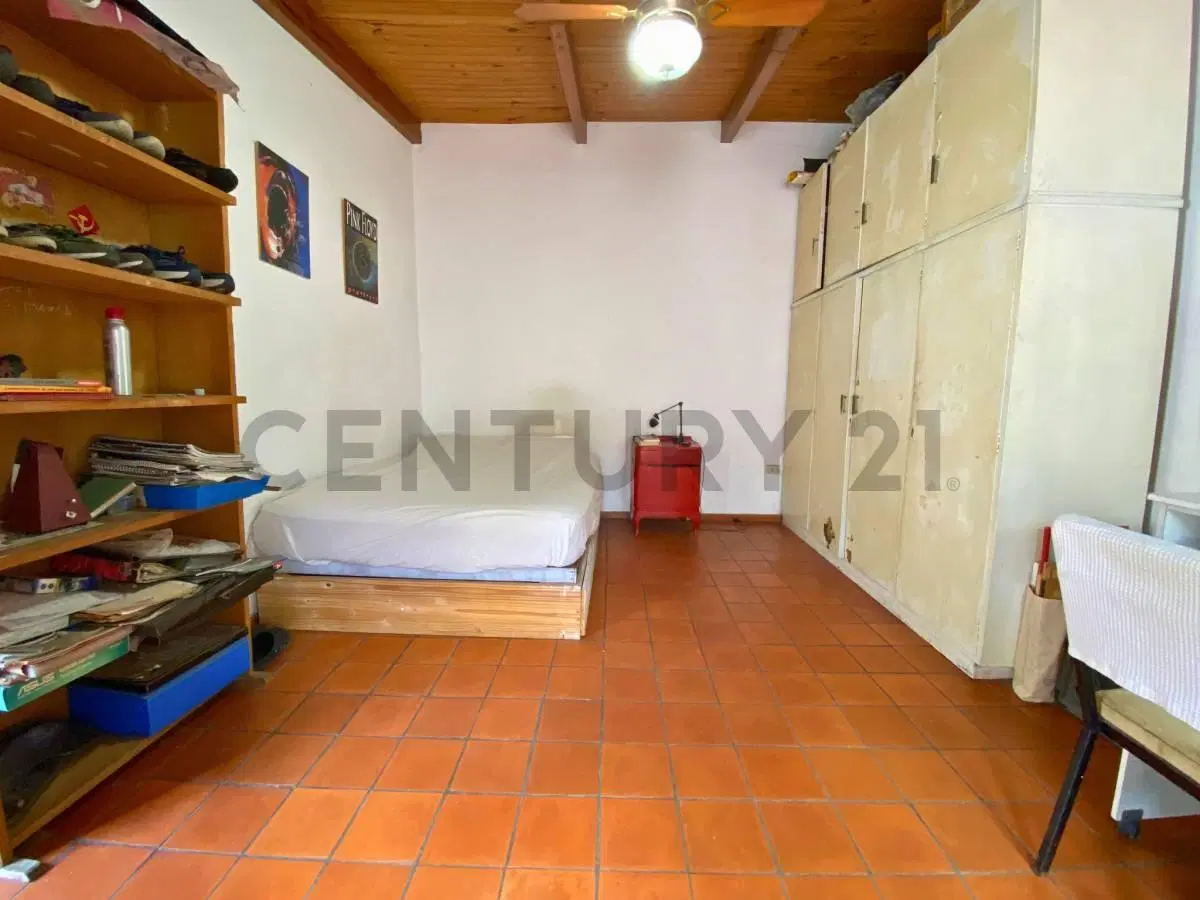 Casa de pasillo único en PH (A Reciclar) de 2 Dormitorios en Centro, Rosario 4