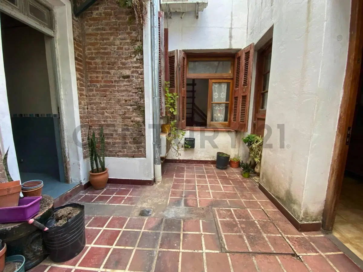 Casa de pasillo único en PH (A Reciclar) de 2 Dormitorios en Centro, Rosario 3