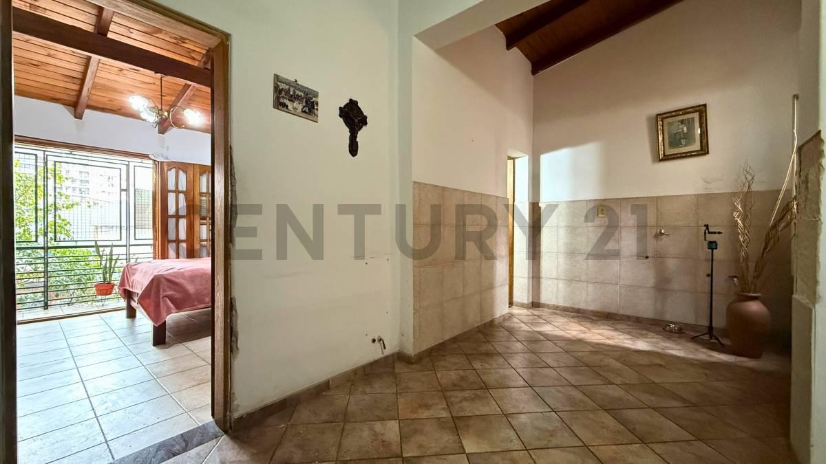 Venta Casa de 2 Dormitorios con local comercial en Centro, Rosario