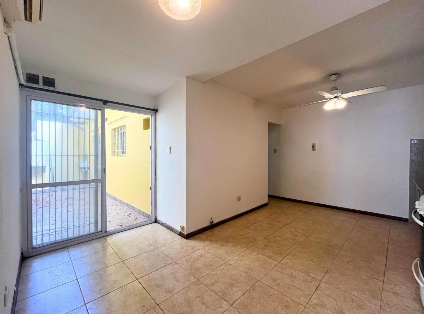 Venta Departamento de pasillo de 2 Dormitorios en República de la Sexta, Rosario