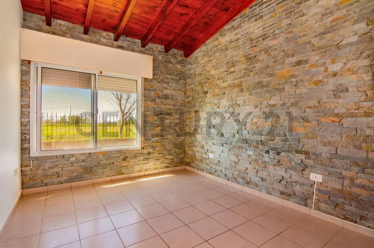 Venta Casa de 3 Dormitorios con pileta y parque en Funes Town 5