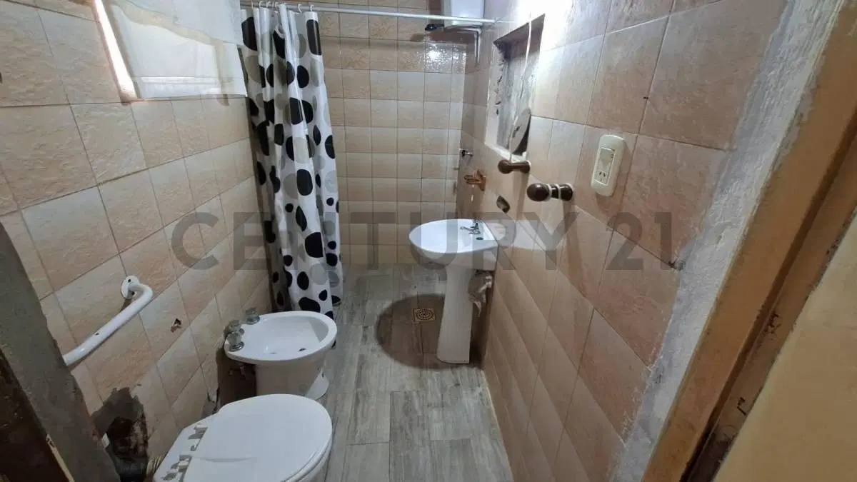 Venta PH de 2 Dormitorios A Reciclar en Barrio Martin, Rosario 4
