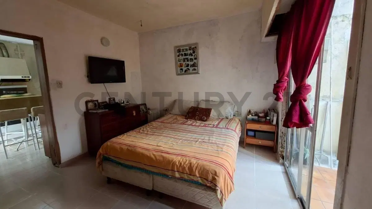 Venta PH de 2 Dormitorios A Reciclar en Barrio Martin, Rosario 3