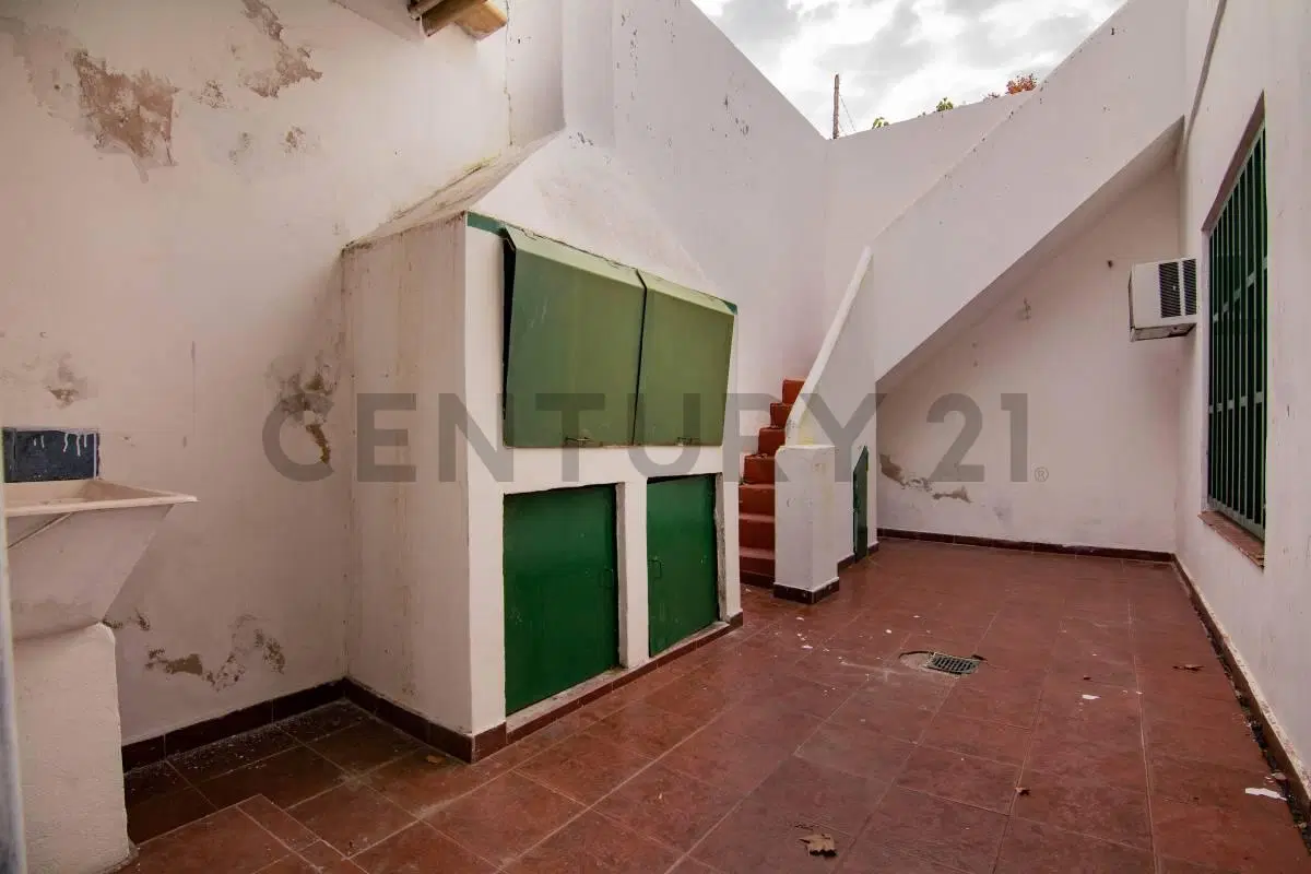 Venta Casa de 3 Dormitorios con patio, terraza y cochera doble en Saladillo, Rosario 4
