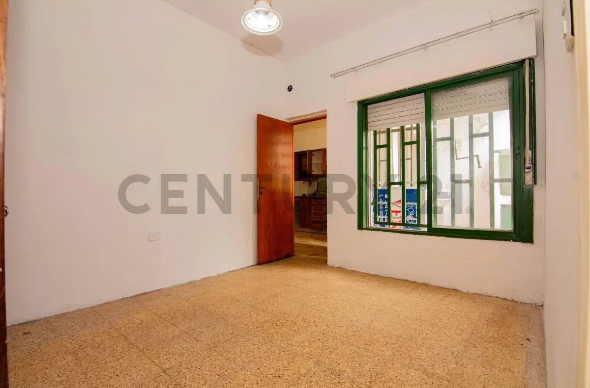 Venta Casa de 3 Dormitorios con patio, terraza y cochera doble en Saladillo, Rosario 8