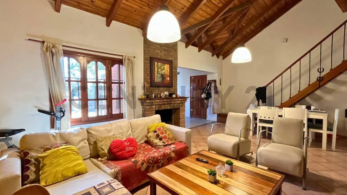 Venta Casa de 4 Dormitorios con pileta en Fisherton 3