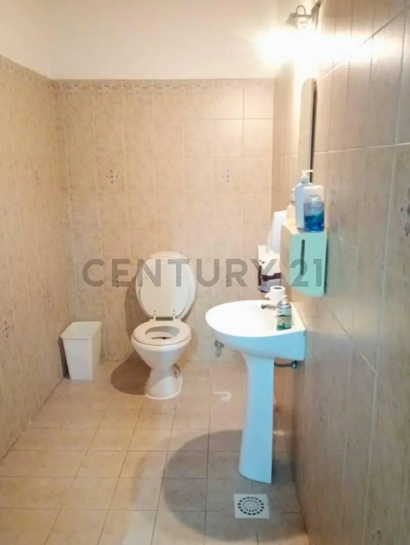 Venta Excelente Galpón en Fisherton 8