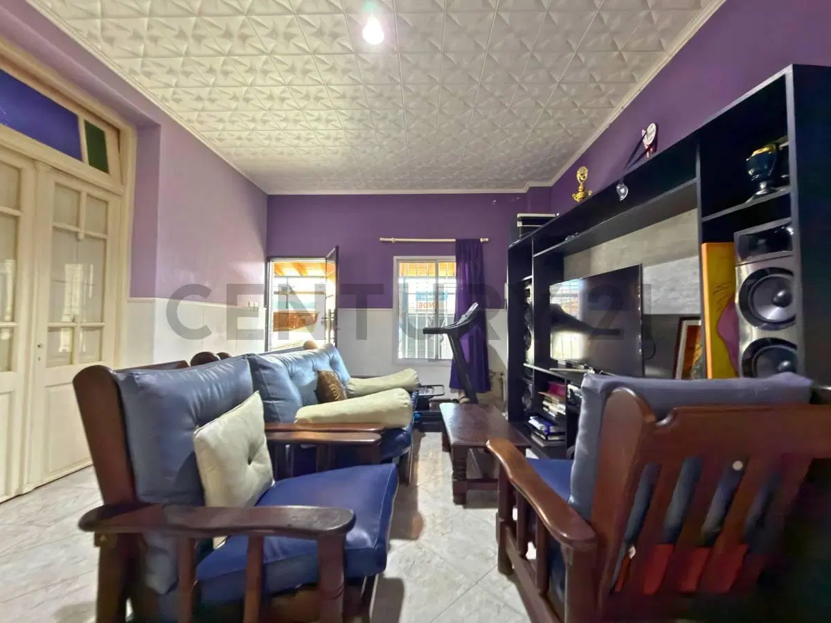 Venta | Casa 2 de Dormitorios con jardín y doble cochera en La Florida | Maza 4130 2