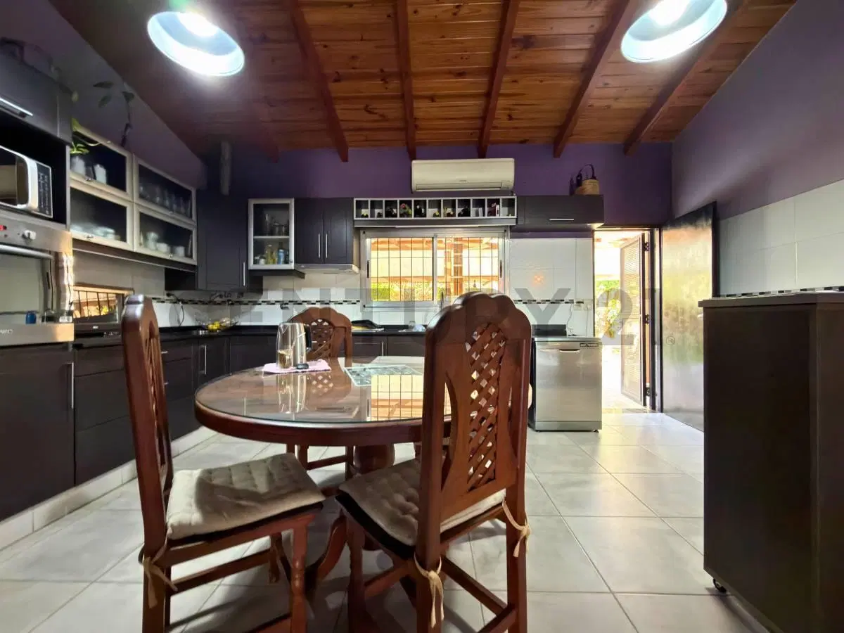 Venta | Casa 2 de Dormitorios con jardín y doble cochera en La Florida | Maza 4130 3
