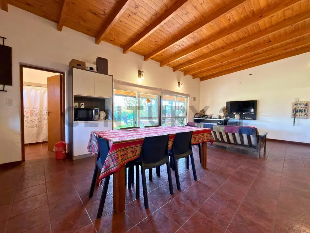 Venta | Casa de 2 Dormitorios con jardín y pileta en Punta Chacra, Roldán 5