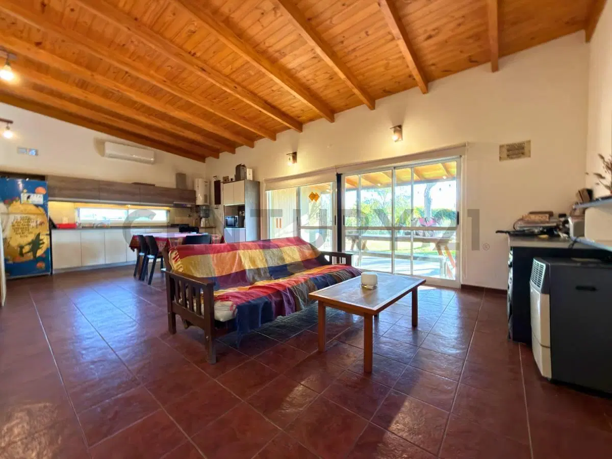Venta | Casa de 2 Dormitorios con jardín y pileta en Punta Chacra, Roldán 2