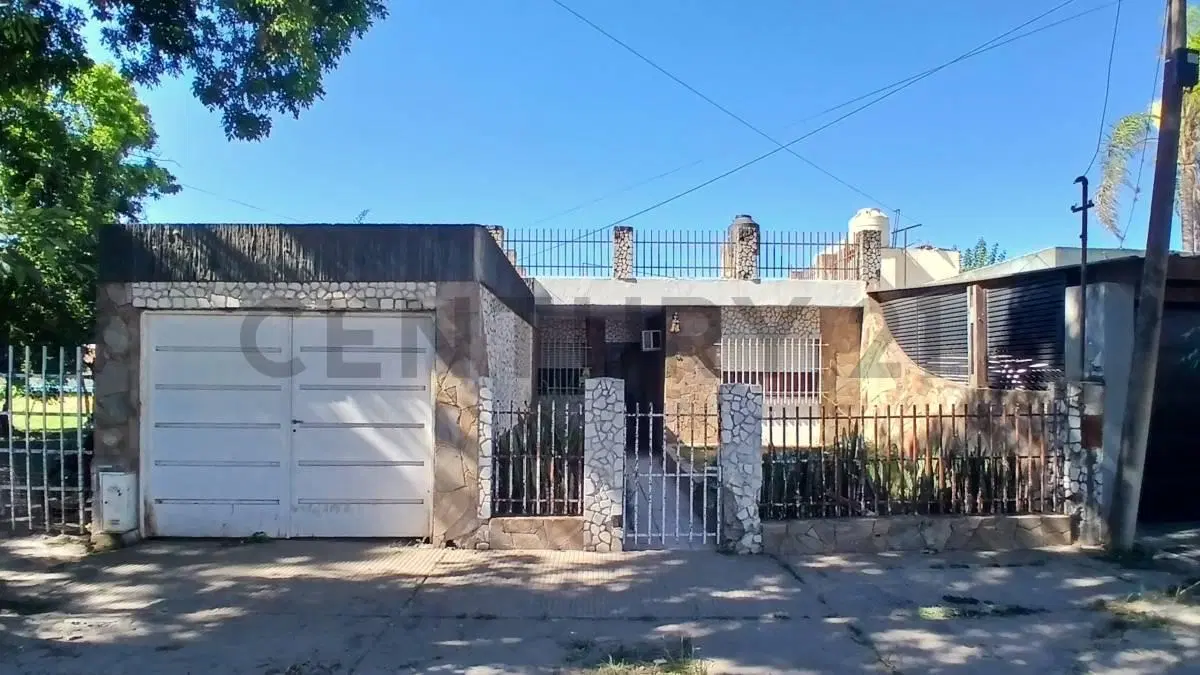 Venta Casa de 2 Dormitorios con cochera + comodin en Villa Diego 2