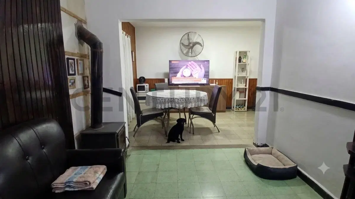 Venta Casa de 2 Dormitorios con cochera + comodin en Villa Diego 4