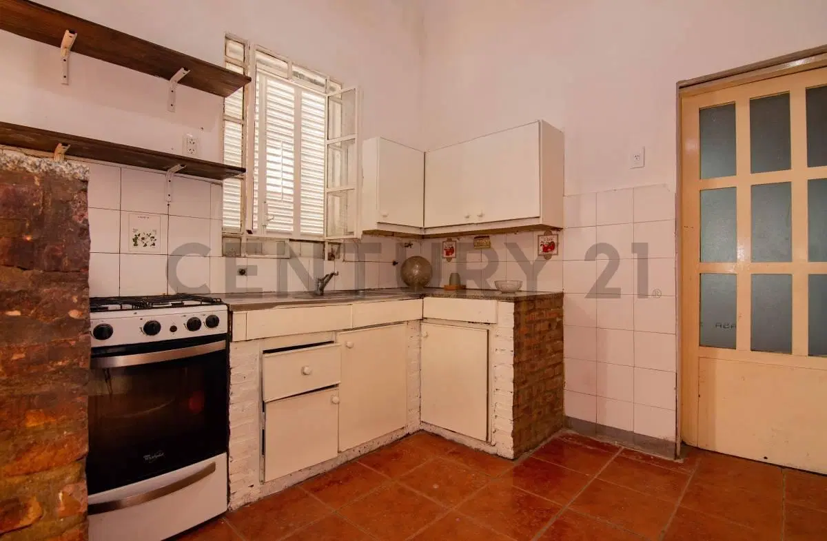 Venta Casa de 3 Dormitorios con cochera y quincho en Arroyito, Rosario 3