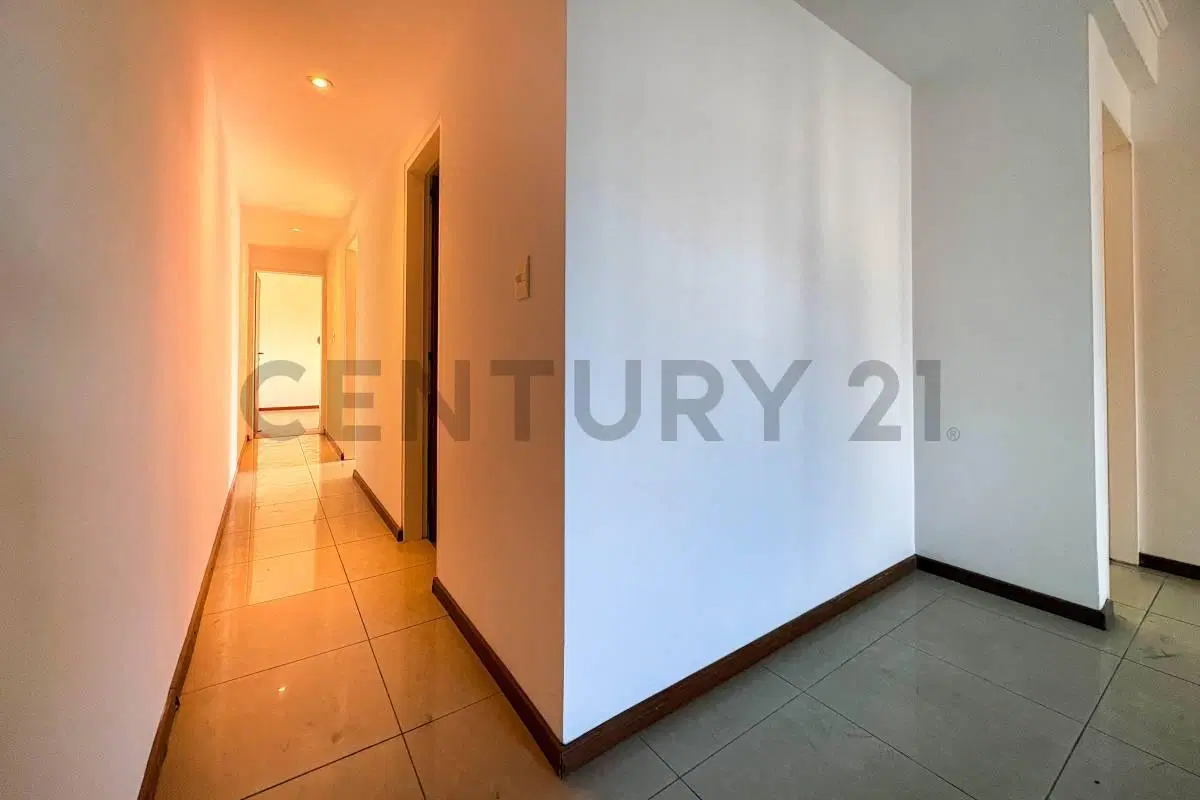 Venta Departamento de 2 Dormitorios con cochera en Echesortu, Rosario 3