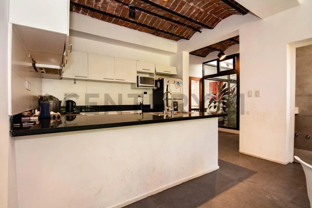 Venta Casa de 4 Dormitorios y jardín en Echesortu, Rosario 4