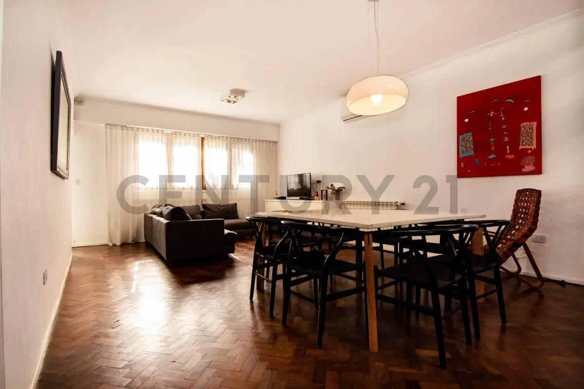 Venta Casa de 4 Dormitorios y jardín en Echesortu, Rosario 2