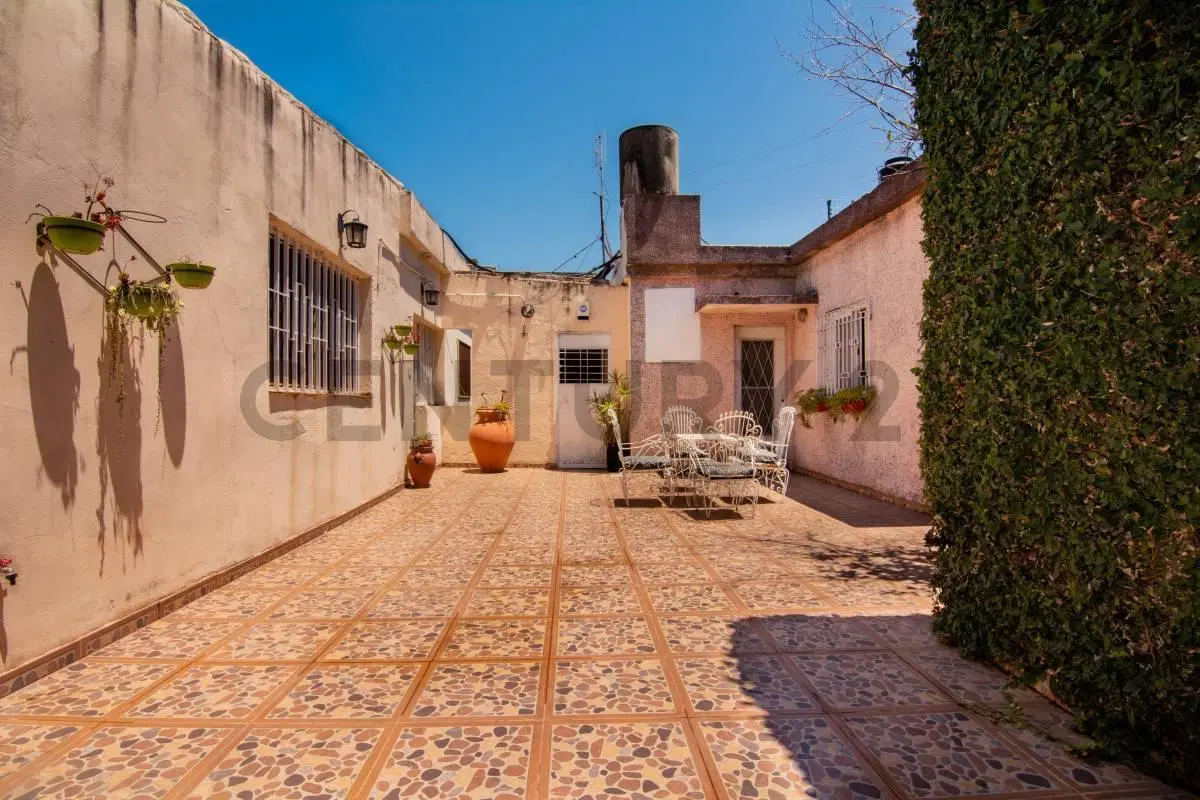 Venta 2 Casas internas independientes con cochera en Las Delicias, Rosario 8