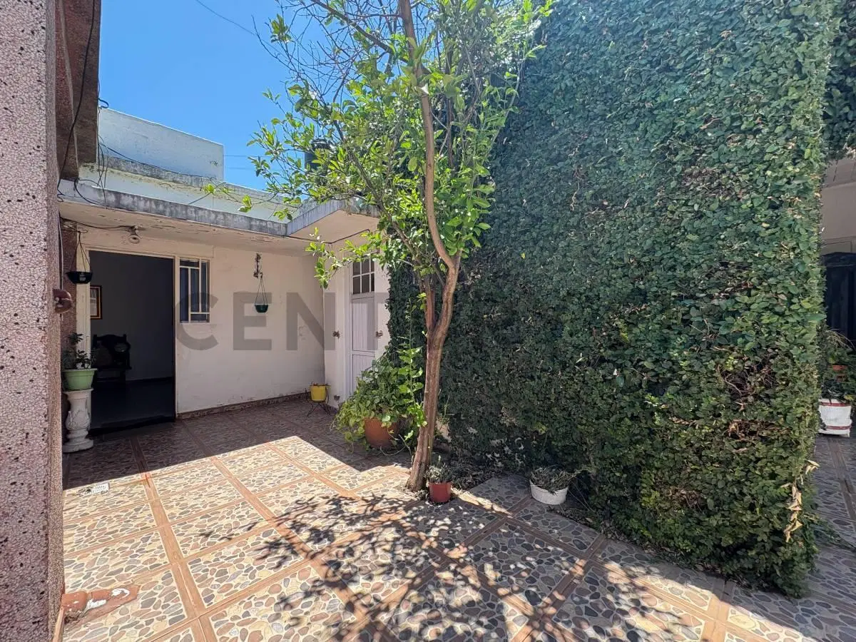 Venta 2 Casas internas independientes con cochera en Las Delicias, Rosario 5