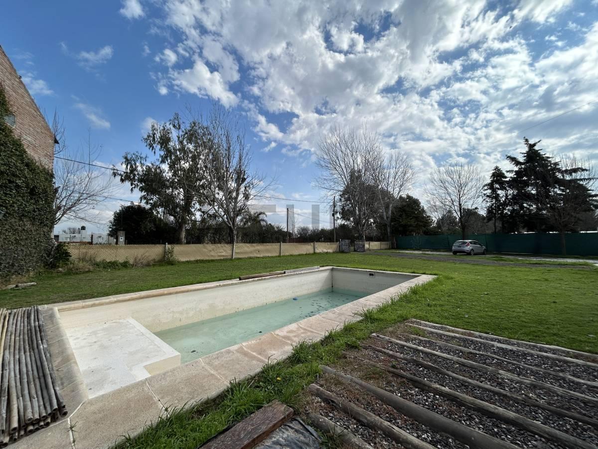Foto de Venta | Casa de 2 Dormitorios + comodín con amplio jardín y pileta en, imagen 1