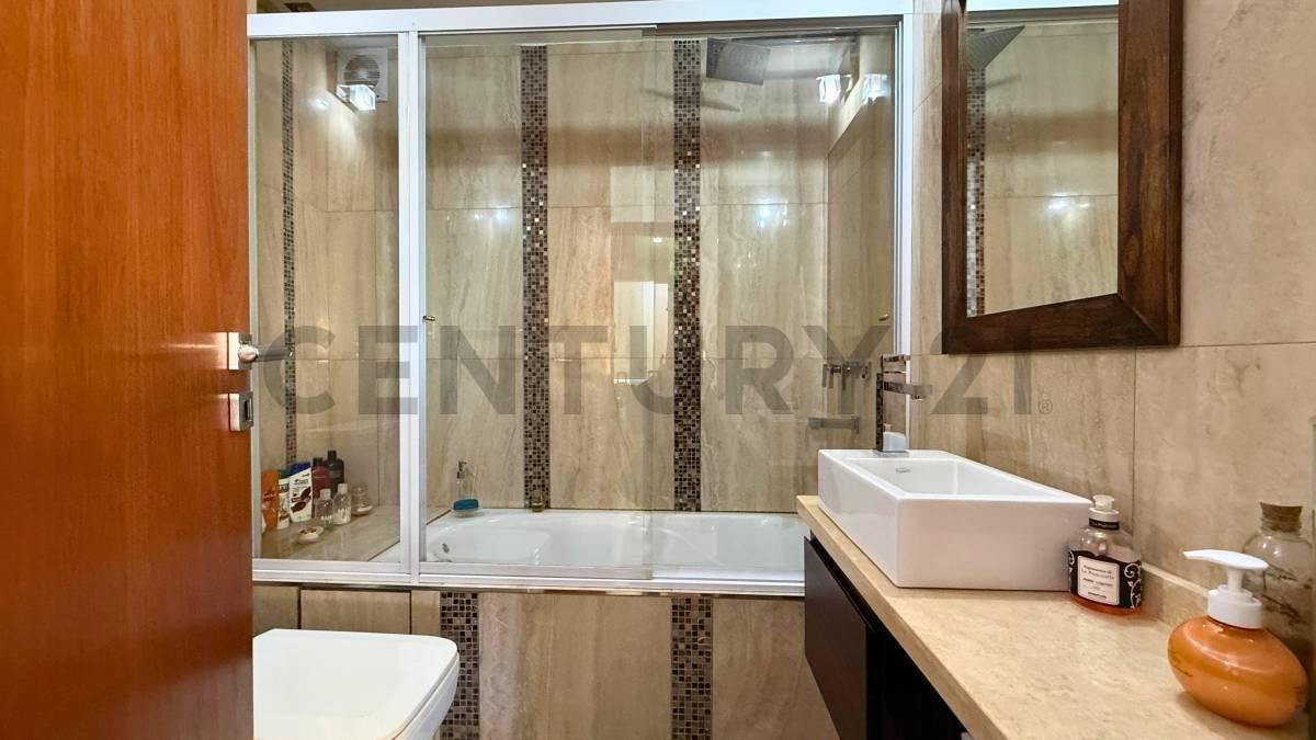 Foto de Venta Departamento de 2 Dormitorios + comodín con vista franca al río, imagen 5