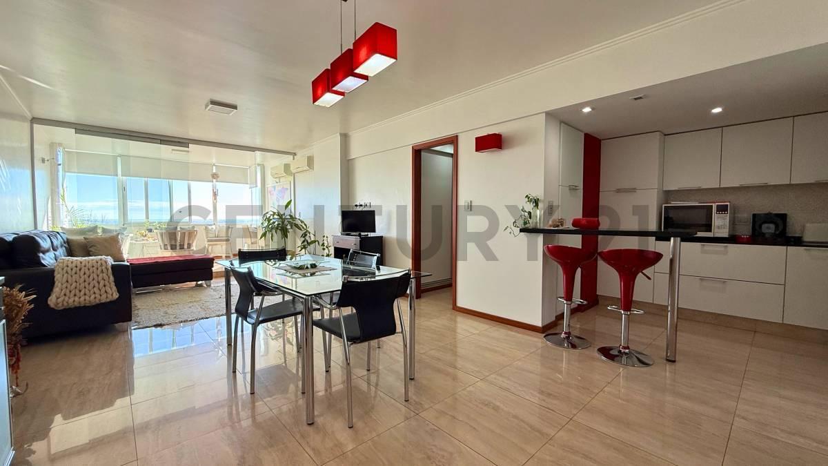 Foto de Venta Departamento de 2 Dormitorios + comodín con vista franca al río, imagen 2