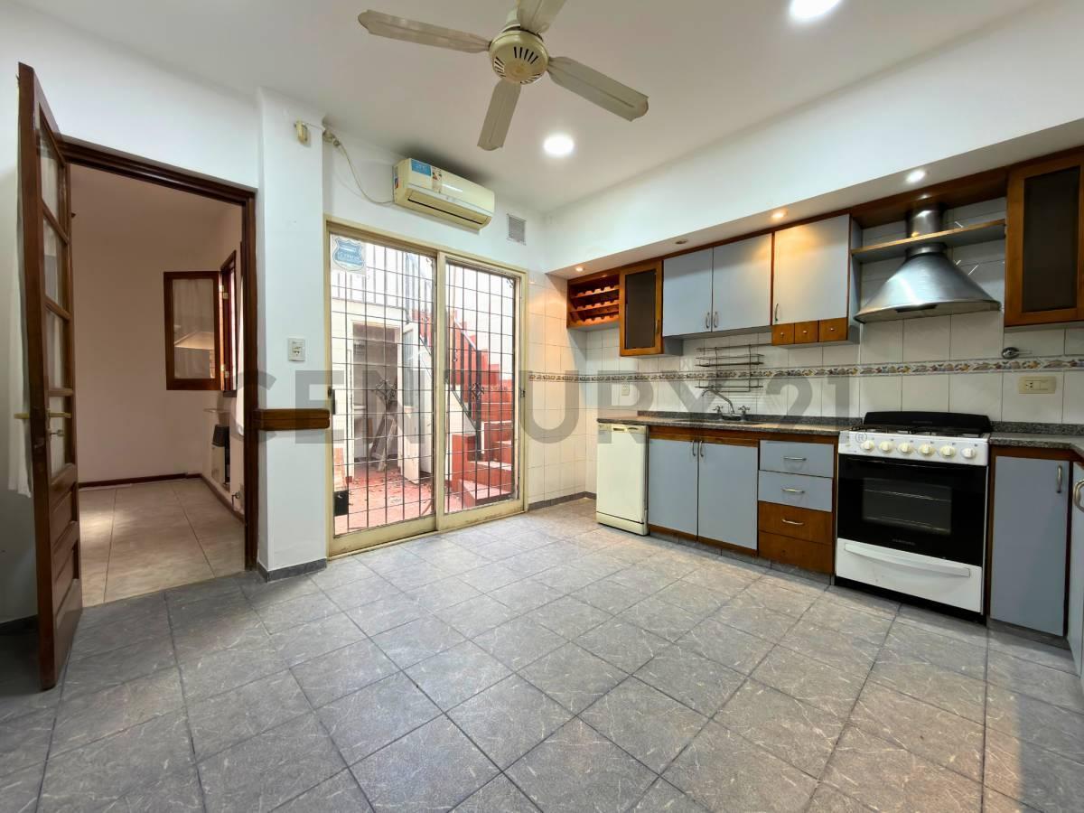 Foto de Venta | Casa de 4 Dormitorios con cochera, patio y terraza | Barrio, imagen 5