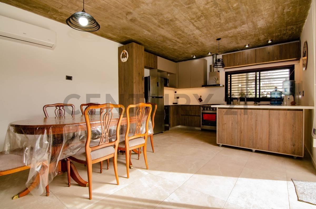 Foto de Venta Casa de 3 Dormitorios con pileta climatizada en Funes, imagen 5