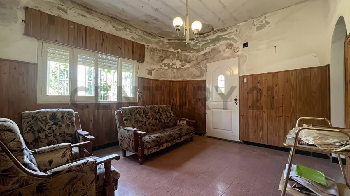 Foto de Venta Casa de 3 Dormitorios en esquina a reciclar en Granadero Baigorria, imagen 5