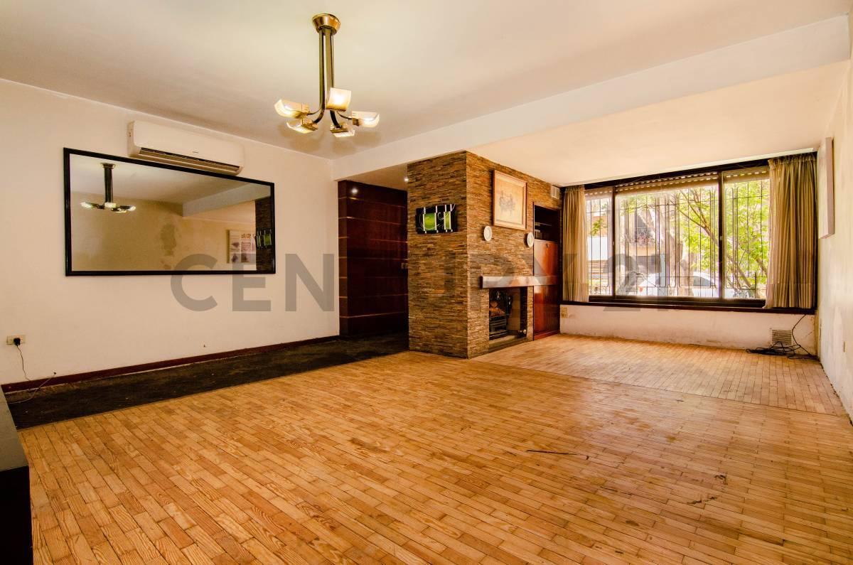 Foto de Venta Casa de 2 Dormitorios con patio y cochera en Echesortu, Rosario, imagen 2