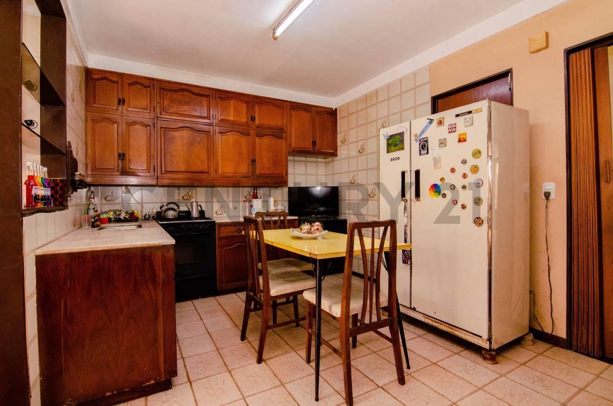 Foto de Venta Casa de 2 Dormitorios con patio y cochera en Echesortu, Rosario, imagen 3