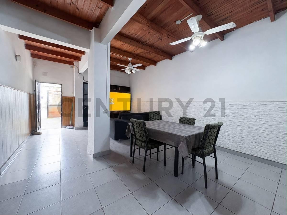 Foto de Venta | Casa de 4 Dormitorios con patio, terraza y cochera en, imagen 2