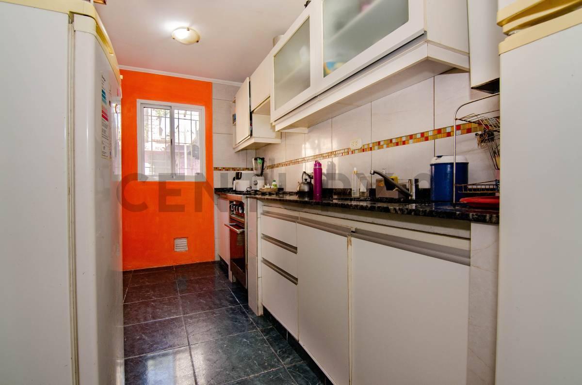 Foto de Venta Casa de 2/3 Dormitorios con frente de local y cochera doble en, imagen 3