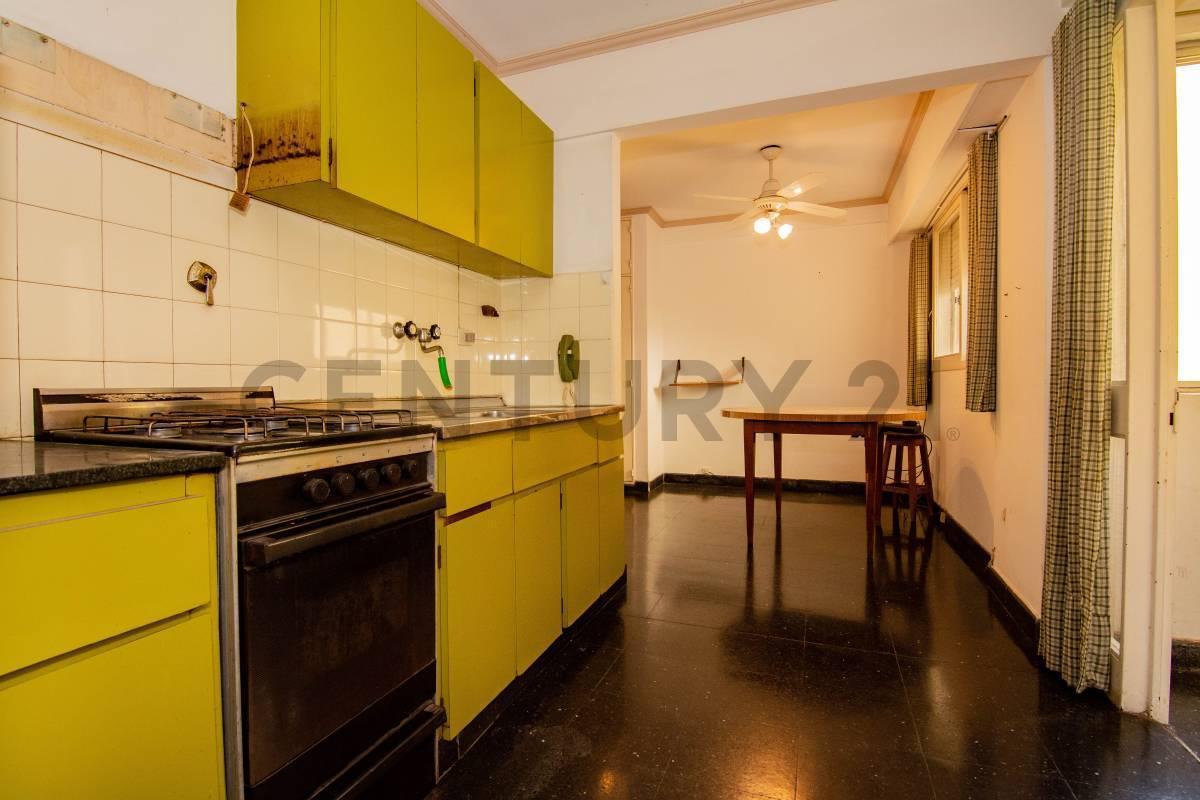 Foto de Venta Departamento de 3 Dormitorios con balcón al frente y cochera en, imagen 2